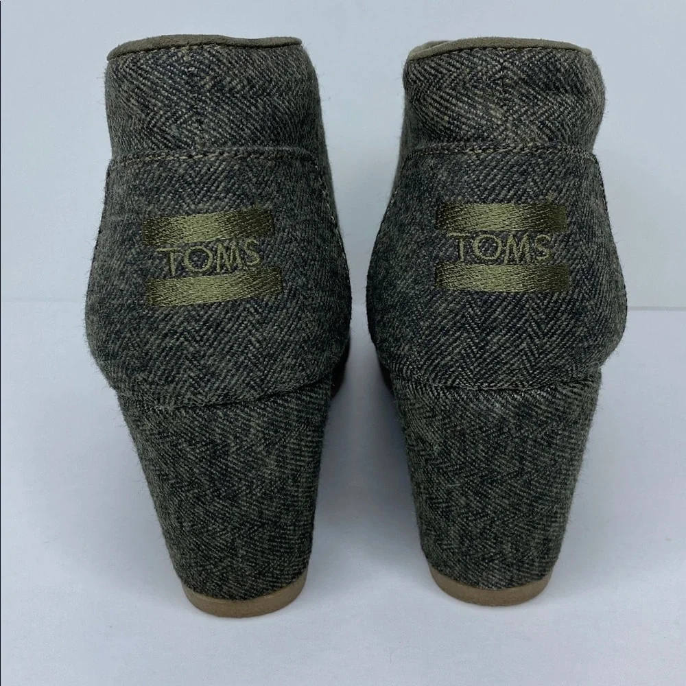 Women's TOMS Herringbone Wedge size 6.5